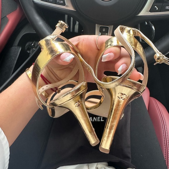 CHANEL HEELS - Picture 4 of 11